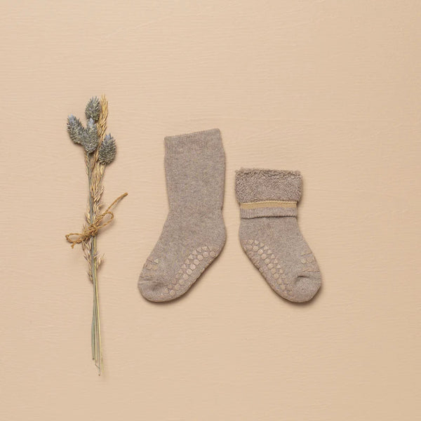 Rutschfeste Socken aus Baumwolle, Sand - GoBabyGo