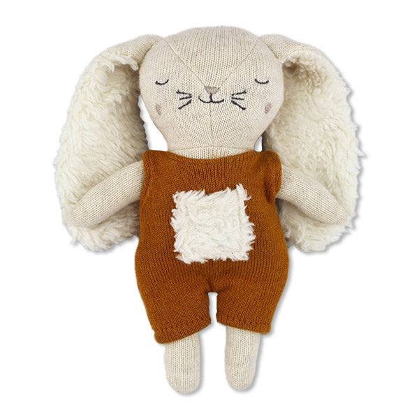 Babyrassel Hase mit Anzug in "Rost" - Ava&Yves