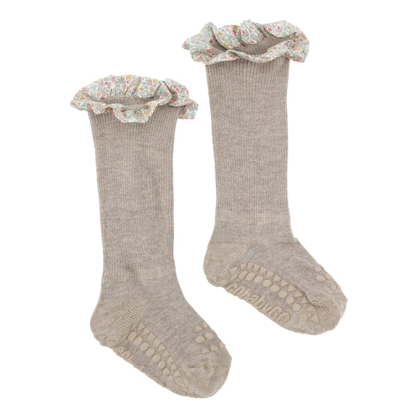 Rutschfeste Socken aus Bambus, Liberty-Rüschen, Sand - GoBabyGo